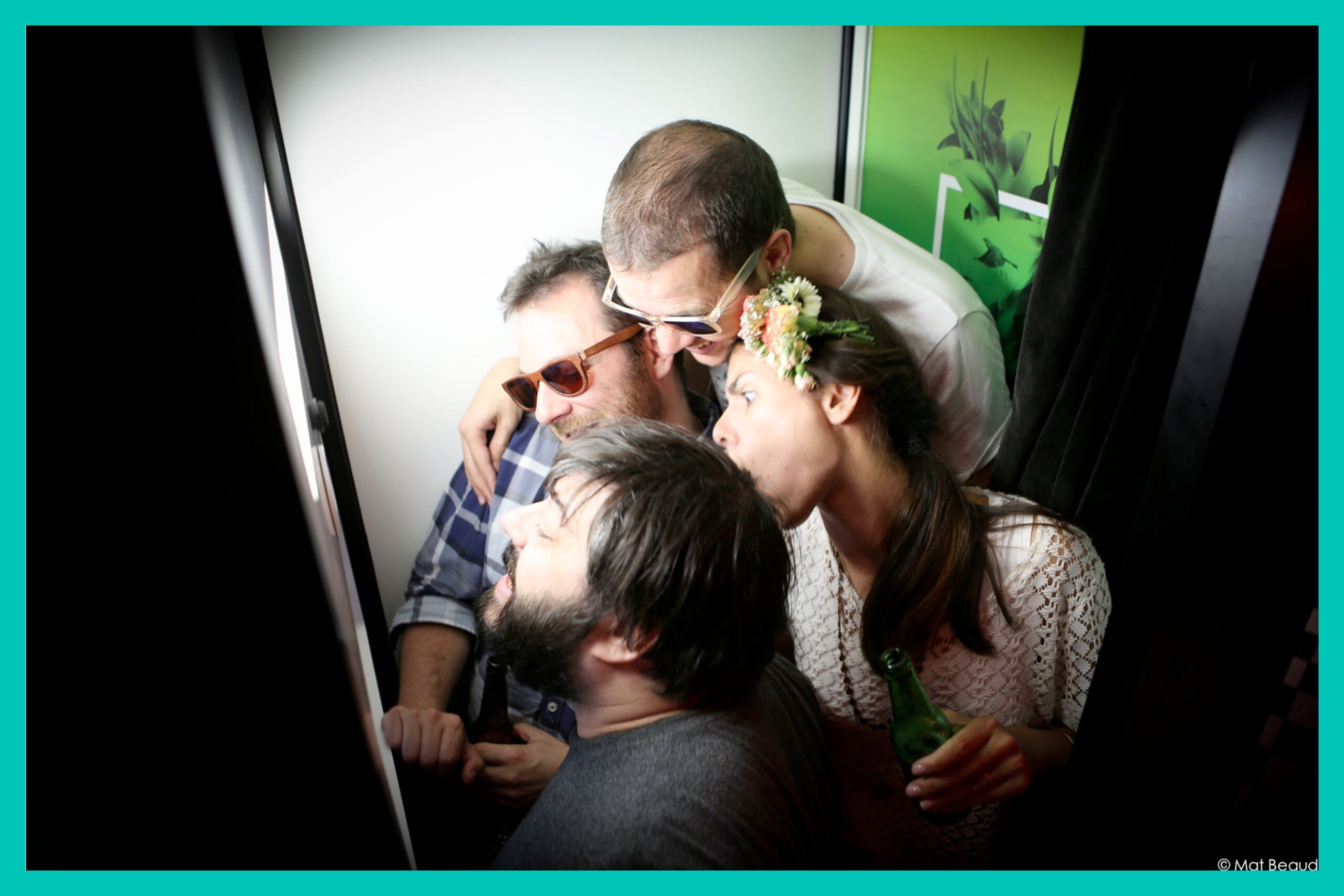Participants souriants dans notre cabine photo