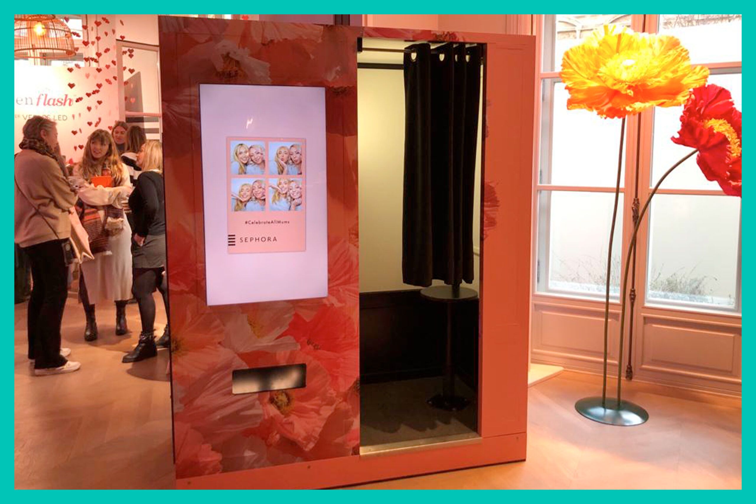 Cabine photo entièrement personnalisée par total covering pour lancement produit Sephora à Paris