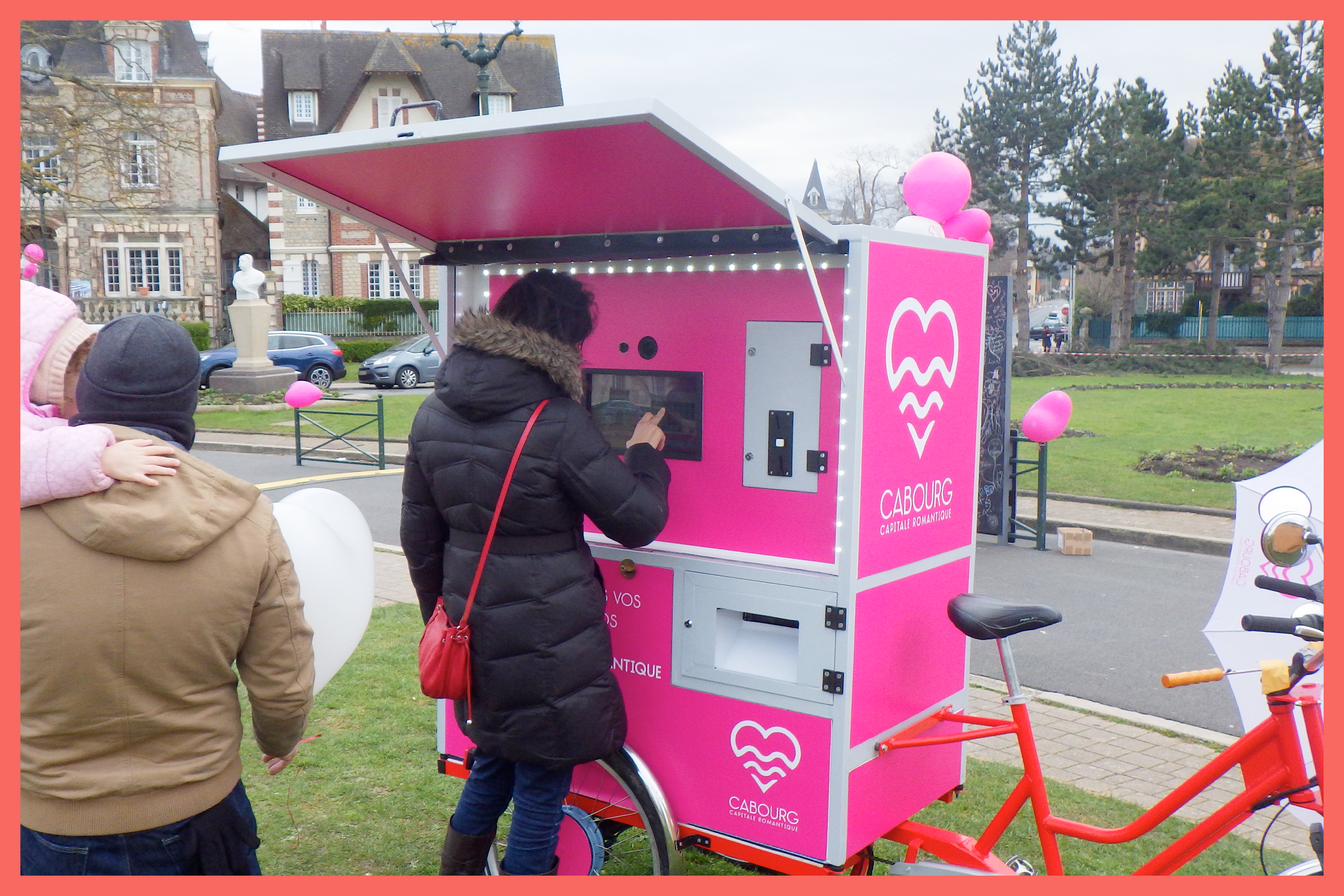 Triporteur photo personnalisé pour un évènement en extérieur à Cabourg