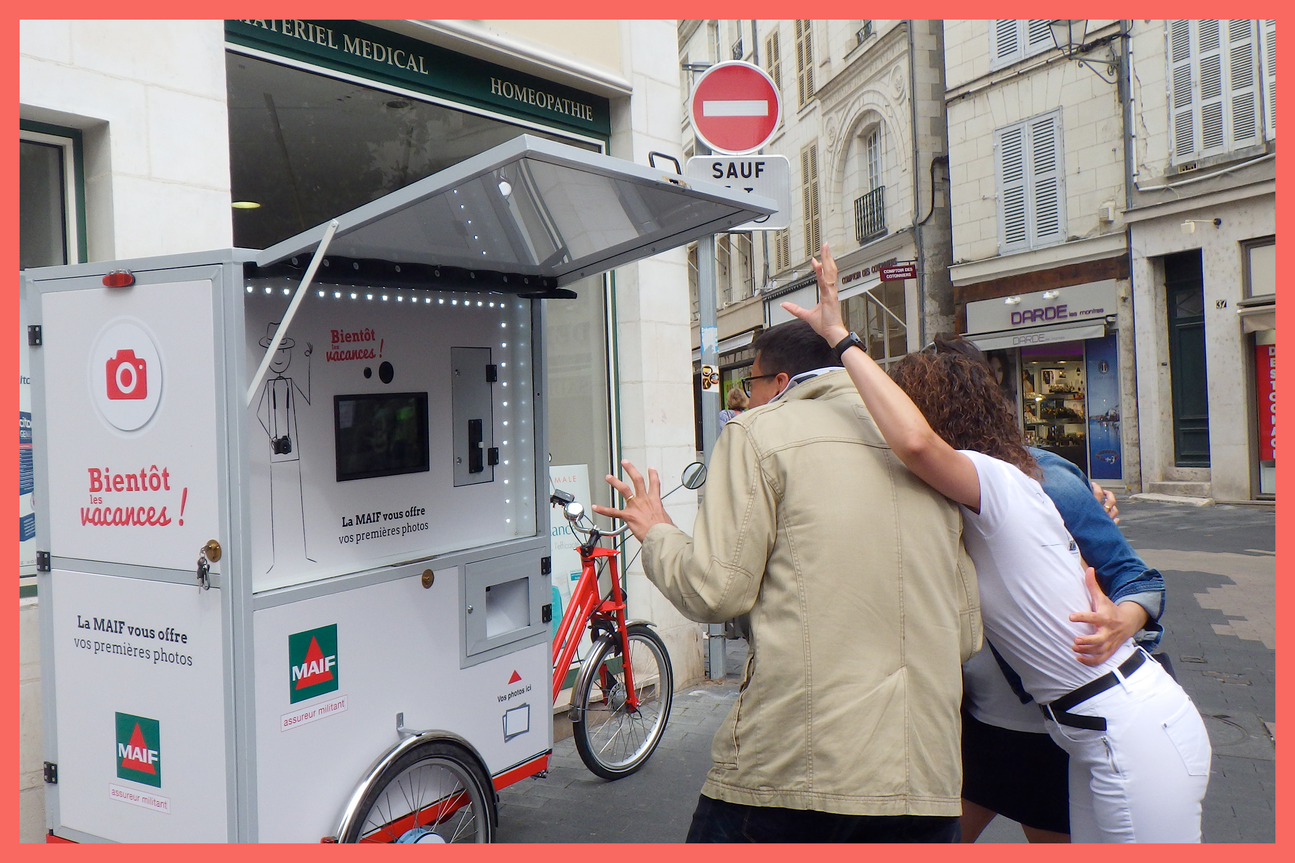 Triporteur photo personnalisé pour un roadshow devant les agences MAIF