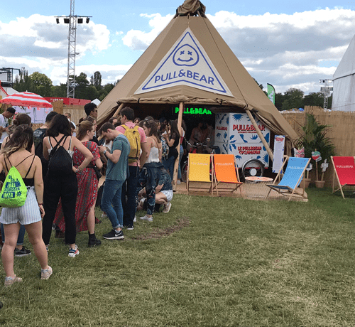 Photocabine - Cyclo - Pull & Bear aux Solidays - File d'attente