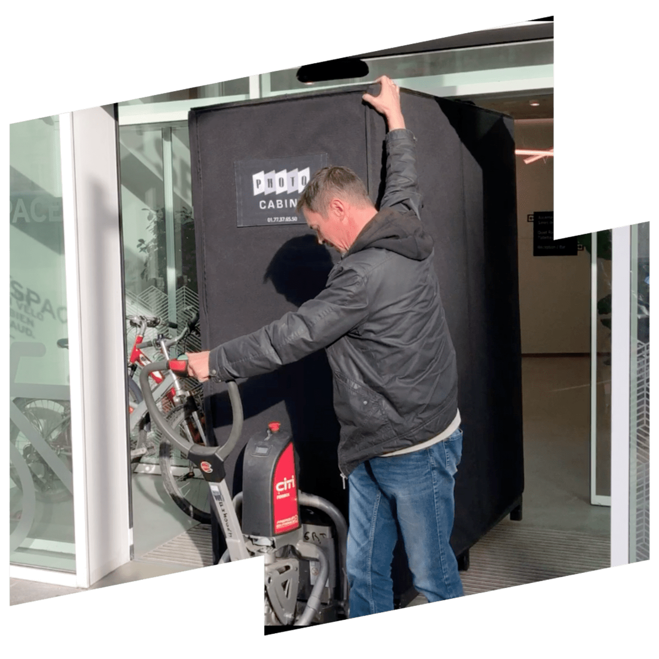 Livraison et installation sur-mesure de notre cabine photo à louer